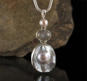 Pearl &  Grey Moonstone & Blister Pearl Pdt Lge