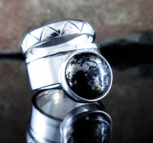 Pyrite in Magnetite Ring