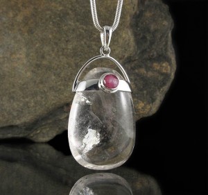 Raspberry Sapphire & Clear Quartz Pdt Lge