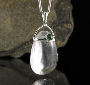 Chrome Diopside & Clear Quartz Pdt Lge