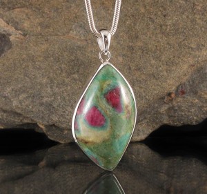 Ruby Fuchsite Pdt Lge
