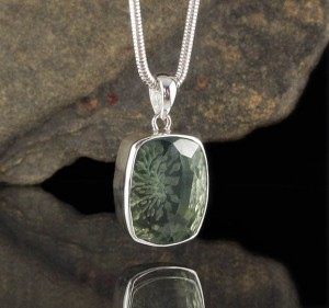 Carved Flower Praisiolite Pdt Lge