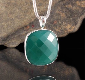 Green Chalcedony Pdt Lge
