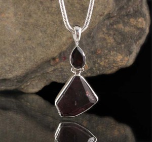 Garnet Pendant Med