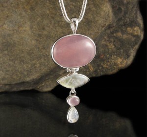Rose Quartz & Moonstone Pdt Lge