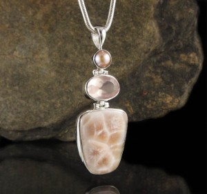 Pearl & Rose Quartz & Thomsonite Pdt Lge