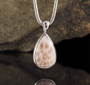 Thomsonite Pendant Med