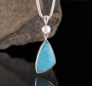 Pearl & Hemimorphite Pdt Lge