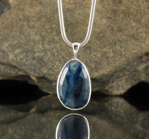 Kyanite Pendant Med