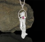 Raspberry Sapphire & Faden Quartz Pdt XL