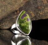 Stichtite in Serpentine Ring