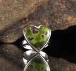 Stichtite in Serpentine Ring