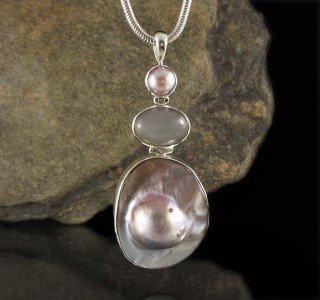 Pearl &  Grey Moonstone & Blister Pearl Pdt Lge
