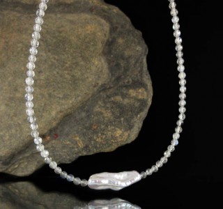 Labradorite & Biwa Pearl Necklace