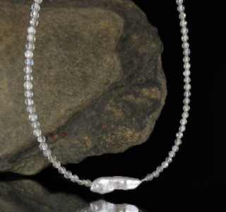 Labradorite & Biwa Pearl Necklace