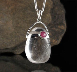 Raspberry Sapphire & Clear Quartz Pdt Lge