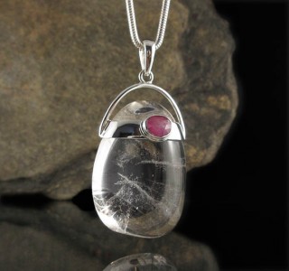 Raspberry Sapphire & Clear Quartz Pdt Lge