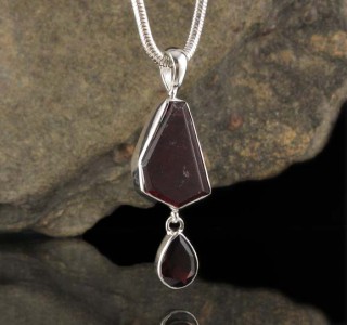 Garnet Pendant Med