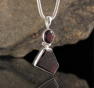 Garnet Pendant Med