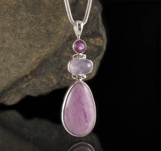 Raspberry Sapphire & Kunzite Pdt Lge