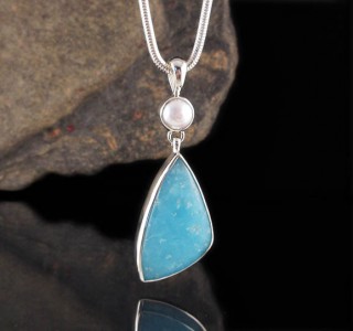 Pearl & Hemimorphite Pdt Lge