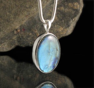 Labradorite Pendant Med